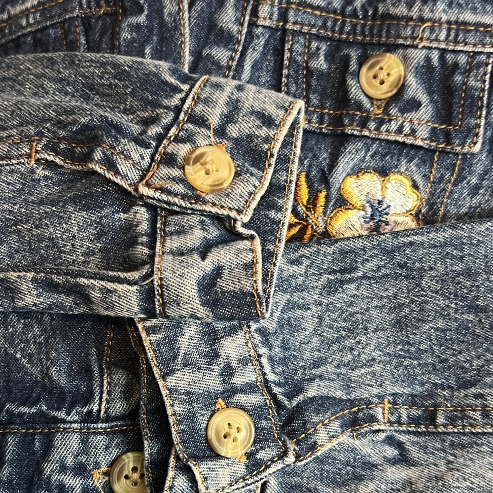 Daisy Fuentes Blue Jean Jacket with Floral Detail - Picture 4 of 4